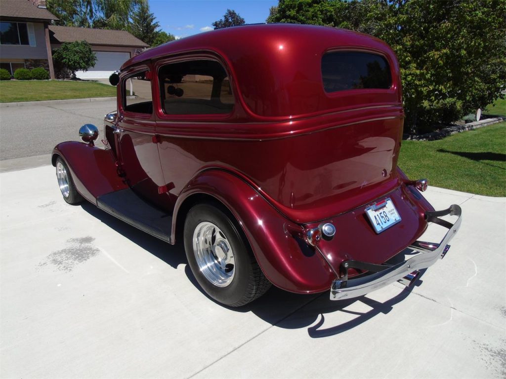 1934 Ford 2-Dr Sedan - American Hot Rods